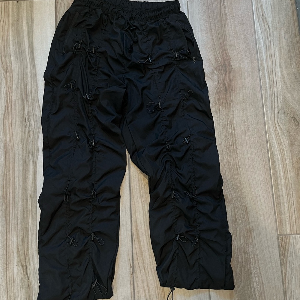MNML BAGGY PARACHUTE PANTS